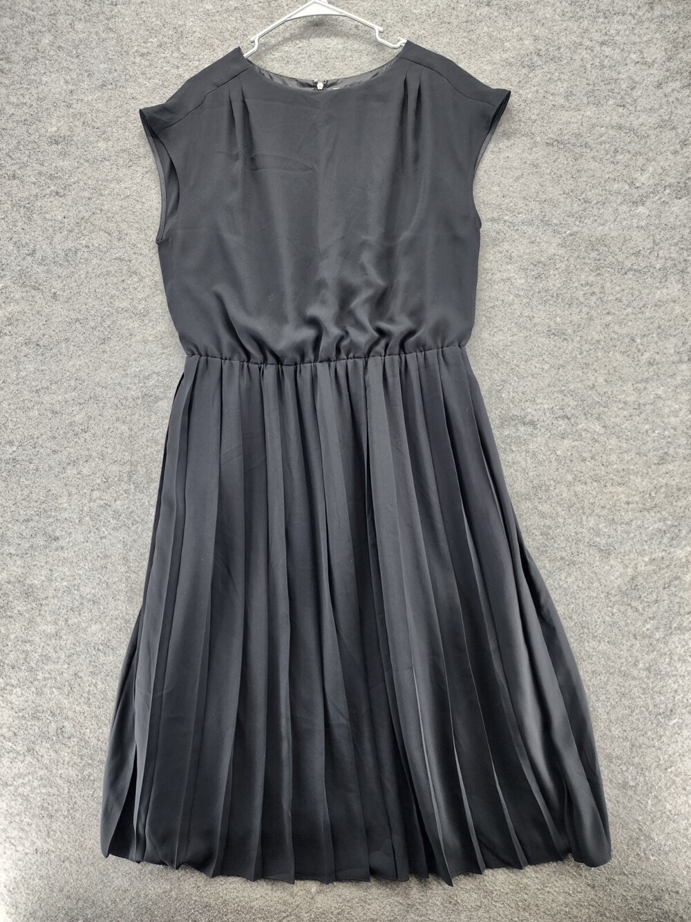 Untitled Dress Womens 44 Sleeveless Black Made In Japan Pleated